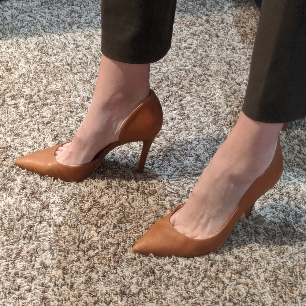 Jessica Simpson cognac heel pump